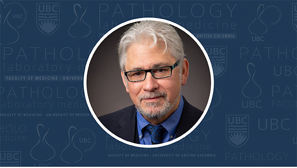 Students in class listening to a lecturer